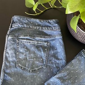 Torrid heart polka dot jean crops, 3 button waist